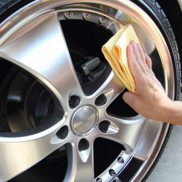 Bạn có biết về dịch vụ đánh bóng mâm xe ô tô bị trầy xước không?
